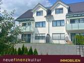 Hausansicht - Willkommen in Ihrem neuen Zuhause am Brunnenried in Münsingen! Diese traumhafte, nahezu neuwertige 5-Zimmer-Maisonettewohnung verbindet modernes Wohne