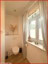 Gäste-WC mit Dusche im Erdgeschoss - 