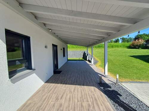 Großflächige Terrasse - 