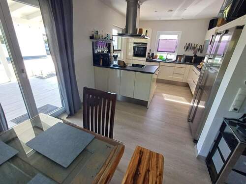 ...angrenzender Essbereich - 