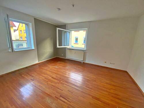 Wohnzimmer (EG) - 7 Zimmer Mehrfamilienhaus, Wohnhaus in Kleinostheim