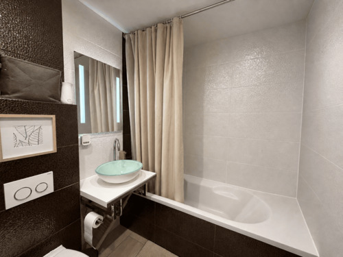Badezimmer mit Wanne - 