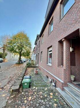 Hausansicht seitlich - 7 Zimmer Reihenmittelhaus zum Kaufen in Herzogenrath