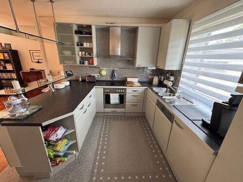 Moderne EBK mit Tresen - 