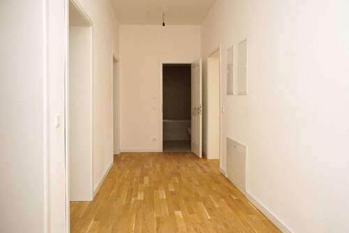 Flur - Etagenwohnung mit 90,30 m&sup2; in Pirna zum Kaufen