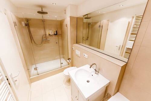 Beispiel Bad - Etagenwohnung mit 120,00 m² in Krailling zur Miete