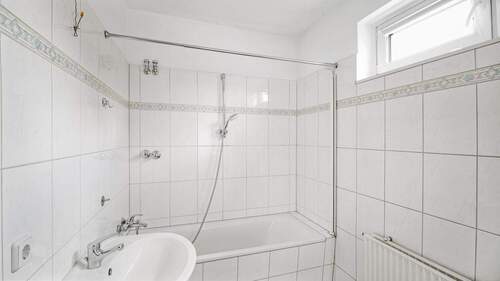 Wannenbad mit Fenster - 