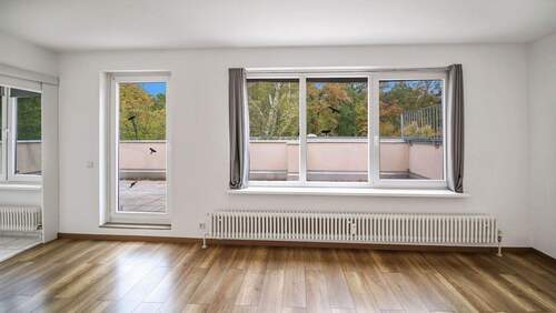 Lichtdurchflutete DG-Wohnung - Lichtdurchflutete Terrassenwohnung im 2. OG mit Blick ins Grüne
