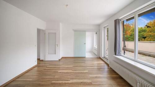 Wohnzimmer - Zugang Küche - 