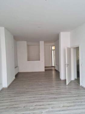 Halboffene oder offene Küche - 4 Zimmer Etagenwohnung zur Miete in Magdeburg