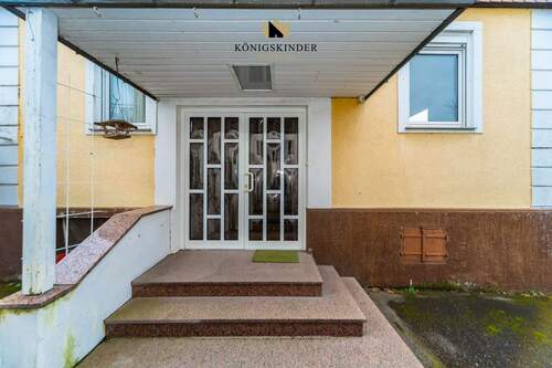 Eingangsbereich außen - 6 Zimmer Einfamilienhaus in Ludwigsburg