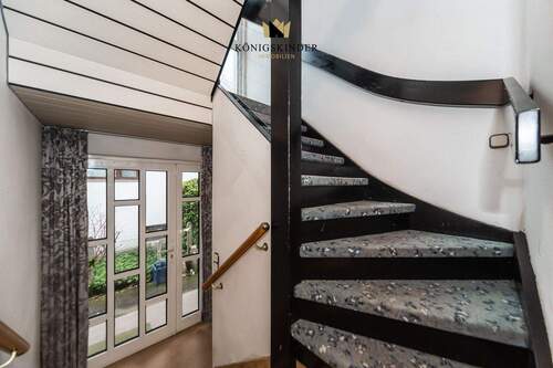 Eingangsbereich innen - Einfamilienhaus mit 151,00 m&sup2; in Ludwigsburg zum Kaufen