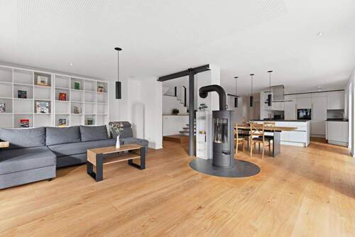 Blick Wohn Essbereich + Treppe - 