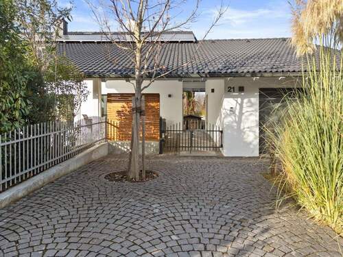 Zugang - Einfamilienhaus mit 303,00 m&sup2; in Loiching-Kronwieden zum Kaufen