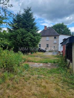 Bild 1 - Attraktive Sanierungsimmobilie mit großem Potenzial - Perfekt für Familien und Tierliebhaber Willkommen zu Ihrem neuen Projekt! Hier bieten wir Ihnen