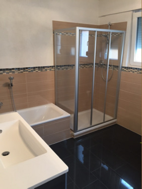 Bad und Dusche - 