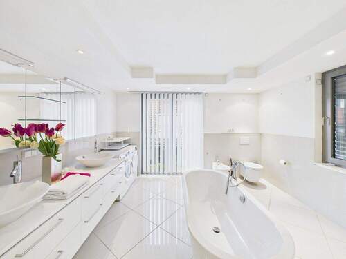 großes Tageslichtbad... - 