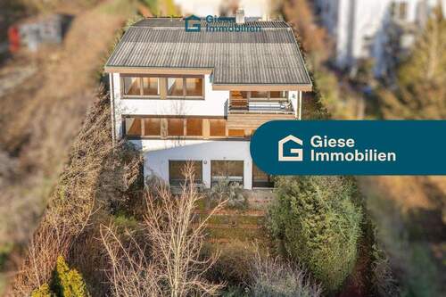 Titelbild mit Banner - Ein Zuhause inmitten von Ruhe und Grün