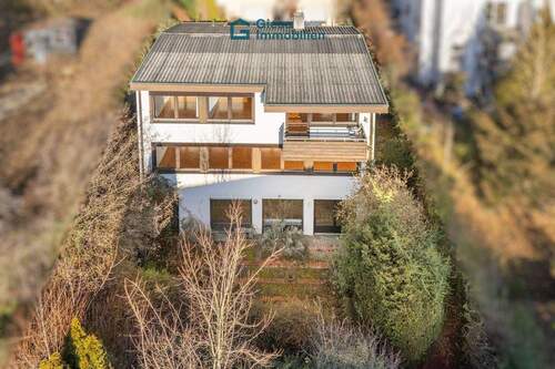 Drohne vorne - 8 Zimmer Einfamilienhaus zum Kaufen in Stuttgart