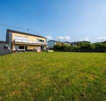 Geräumiges Zweifamilienhaus mit tollem Grundstück! - Herforst