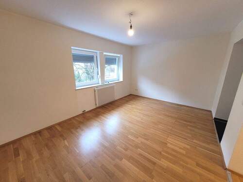 Wohnzimmer - 2 Zimmer Etagenwohnung zur Miete in Stuttgart