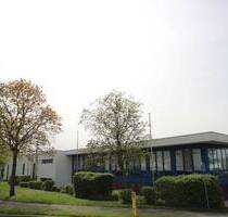 Gepflegtes Bürogebäude+IndustriehalleLagerhalle 2 Garagen 33 PKW-Stellplätze + Bauplatz für Anbau - Meckenheim