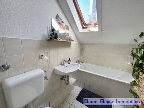 Badezimmer mit Badewanne - 