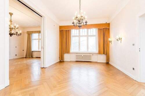 Wohnzimmer - 9 Zimmer Etagenwohnung zum Kaufen in Berlin