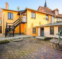 Durch das Tor in den ruhigen Innenhof - Fachwerkhaus mit Stellplatz in der Quedlinburger Altstadt