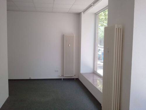 Ladengeschäft mit Blick zur Prager Straße - 