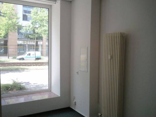 Raum 2 im EG mit Fenster - 