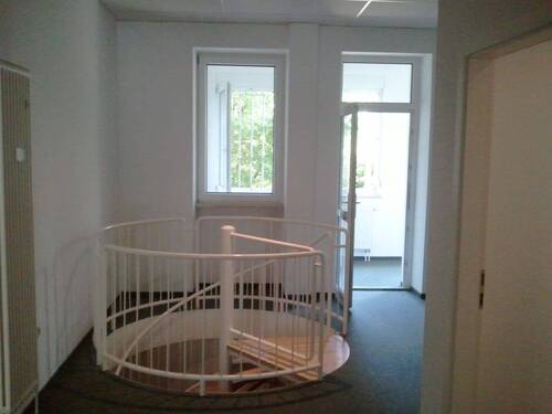 Raum 4 mit Treppe zum KG - 
