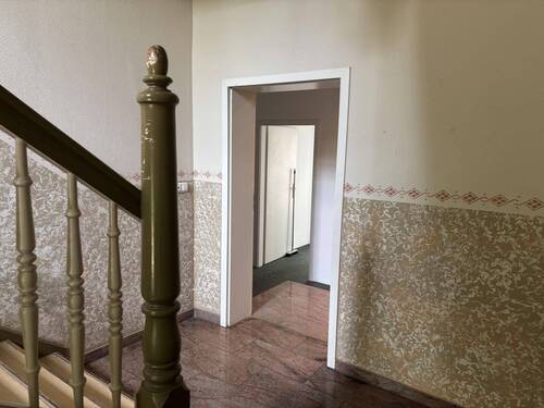 Eingang durch Treppenhaus - 