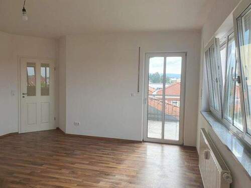 lichtdurchflutet - Etagenwohnung mit 90,80 m² in Maxhütte-Haidhof zur Miete