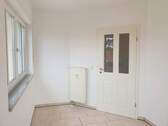 mit Fenster zum Balkon - 