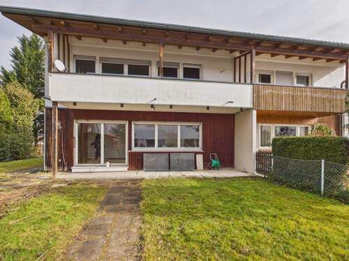 Hausansicht Süd-West - Doppelhaushälfte mit großem Grundstück (786 m²)