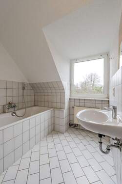 Tageslichtbad - Etagenwohnung mit 52,00 m&sup2; in Stuttgart / Zuffenhausen zum Kaufen