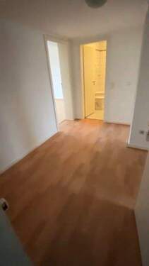 Flur - 2 Zimmer Etagenwohnung zur Miete in Duisburg