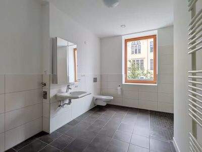 Tageslichtbad - 2 Zimmer Etagenwohnung in Dresden