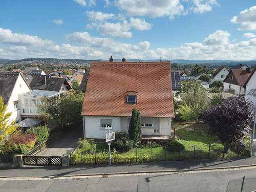 Hausansicht - 5 Zimmer Einfamilienhaus zum Kaufen in Forchheim