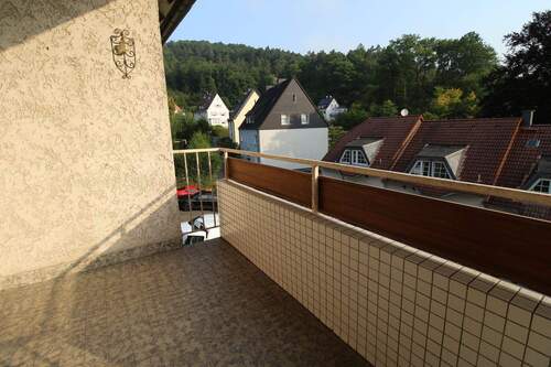 Balkon - Ruhige Wohnlage über der Stadt - sonnige Wohnung mit Balkon am Waldrand