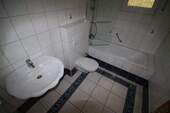 Tageslichtbad mit Badewanne - 