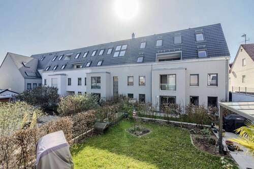 Urban & dennoch grün - Neuwertige 4,5-Zimmer-Wohnung mit 2 TG-Stellplätzen in urbaner Lage - sofort bezugsfrei!