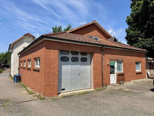 Rückansicht Halle - 9 Zimmer Mehrfamilienhaus, Wohnhaus zum Kaufen in Henstedt-Ulzburg