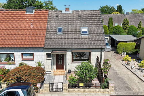 Drohne Front - 3 Zimmer Doppelhaushälfte zum Kaufen in Kaltenkirchen