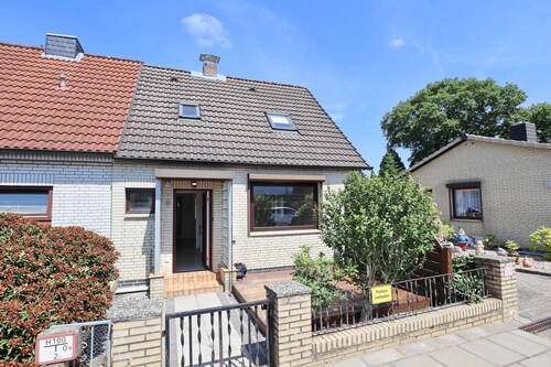 Front links - 3 Zimmer Doppelhaushälfte in Kaltenkirchen