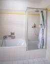 Bad 2- OG mit Dusche und Wanne - 