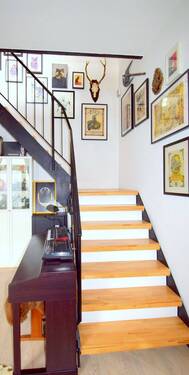 Aufgang ins OG Künstler - 