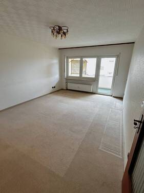 Wohnzimmer - 3 Zimmer Etagenwohnung in Herzogenaurach