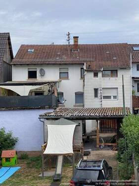 Frontansicht Haus - 6 Zimmer Mehrfamilienhaus, Wohnhaus zum Kaufen in Neuenbürg / Arnbach